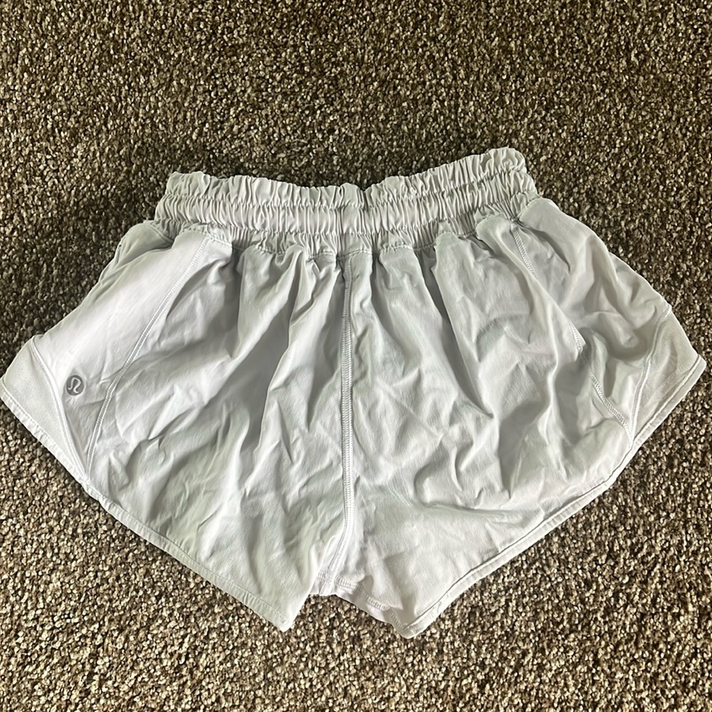 Lululemon white 2.5 shorts